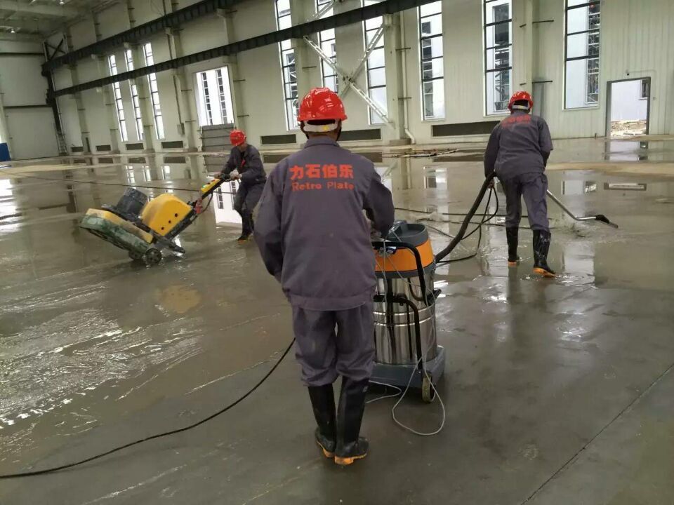 力石伯樂施工現(xiàn)場--輪胎機(jī)械車間地坪 力石伯樂施工現(xiàn)場--輪胎機(jī)械車間地坪