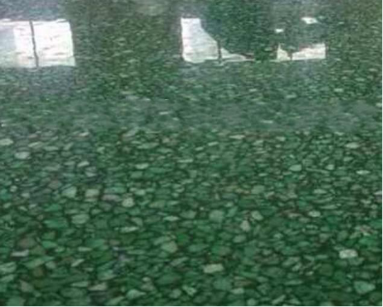 施工固化劑后的彩色混凝土地坪