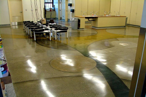 學校地面材料