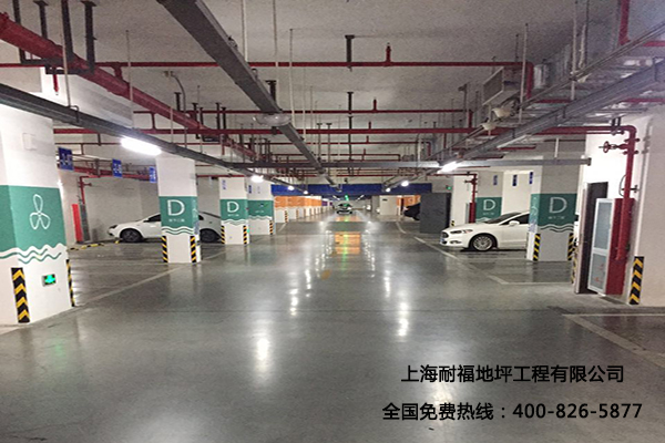 地下停車場地面