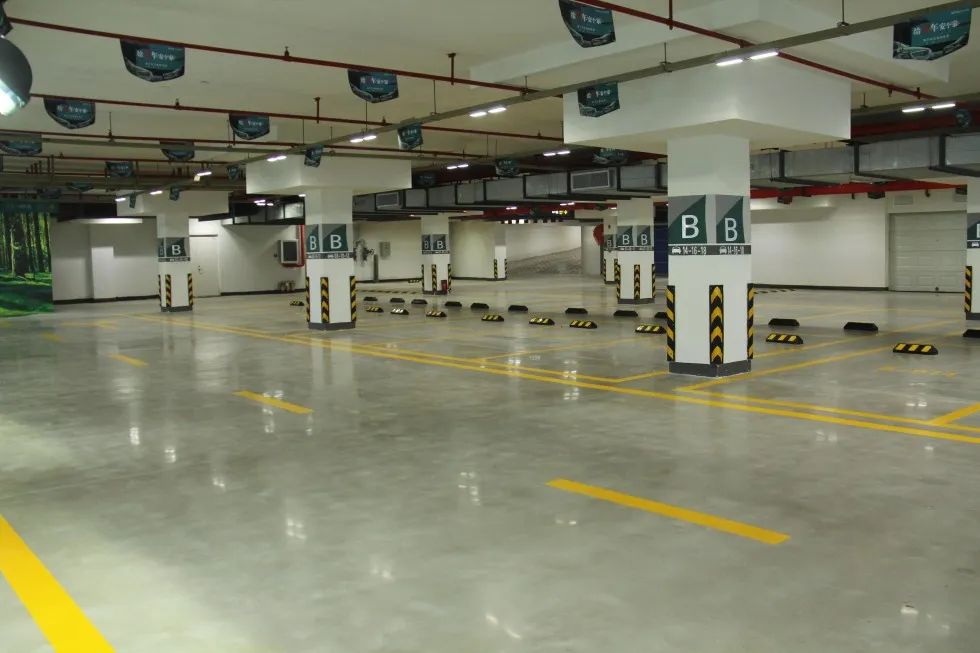 停車場地面