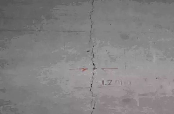 縫隙.jpg 縫隙.jpg