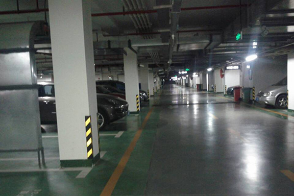 南京鋒尚全球公寓地下停車場地面——密封固化地坪