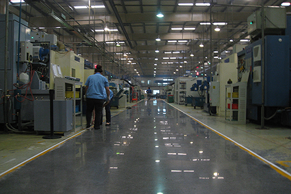 陜西法士特汽車——迪樂堡舊地面翻新改造